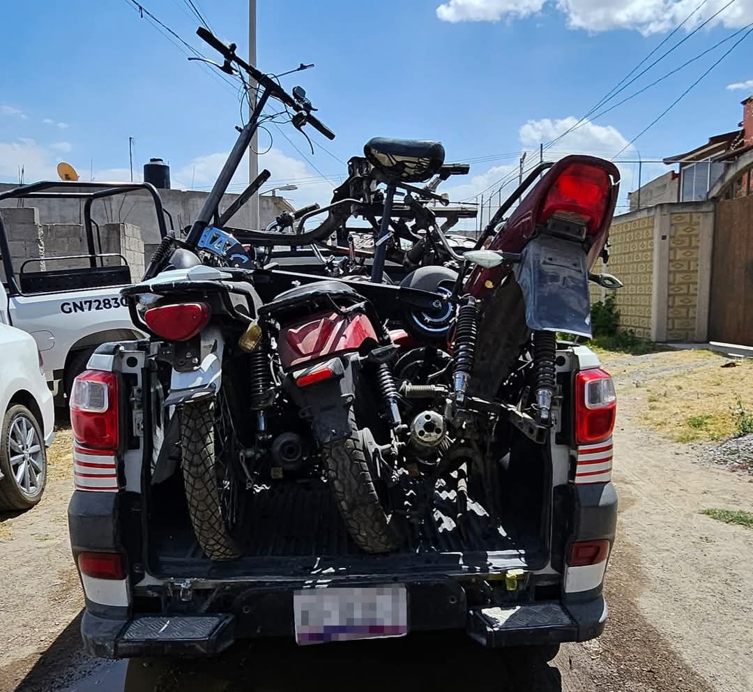 Asegura FGJE cinco vehículos, cinco motocicletas y cuatro motores durante cateo en Chiautempan